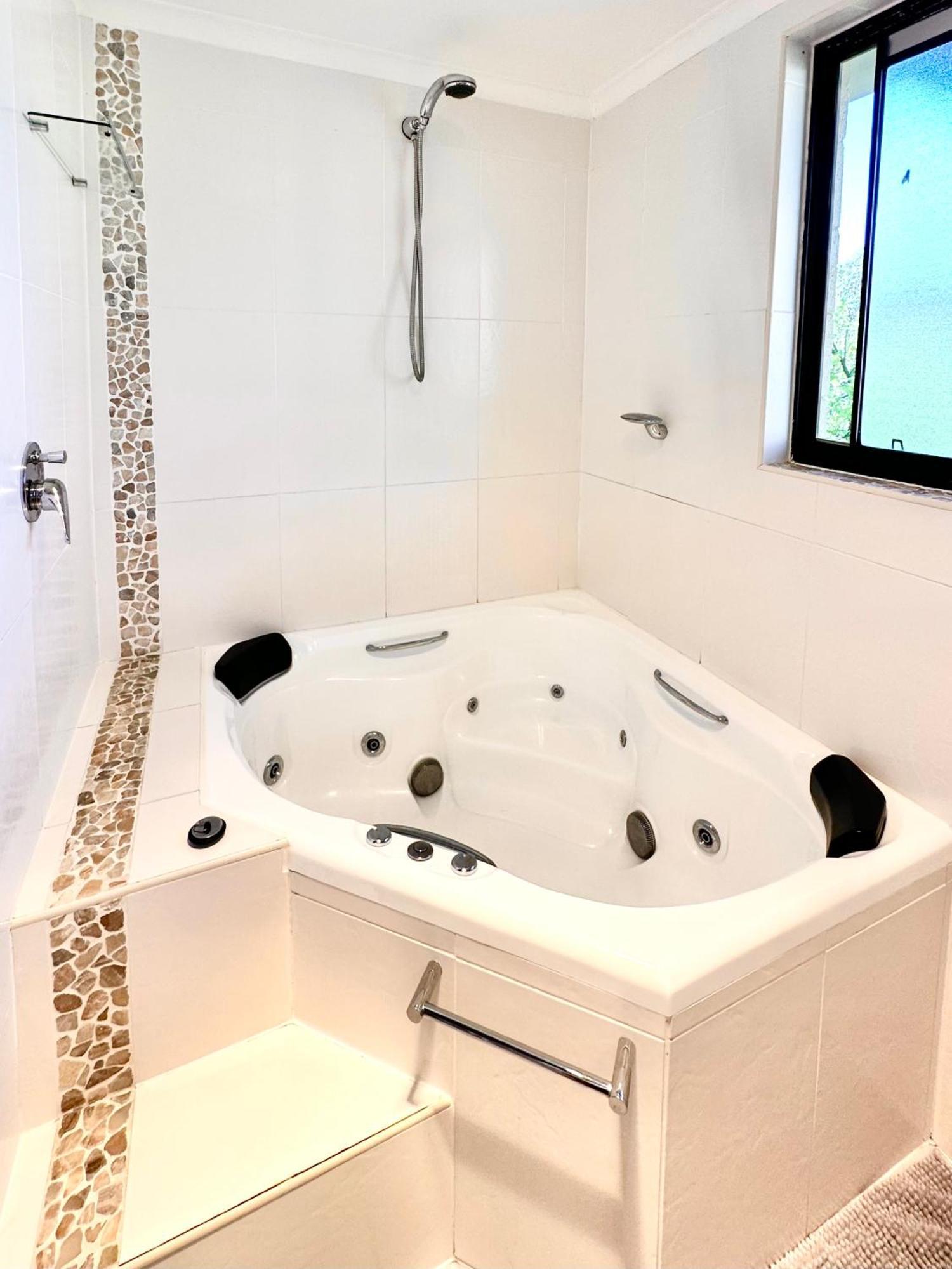 Full Circle Apartments Jindabyne Bagian luar foto