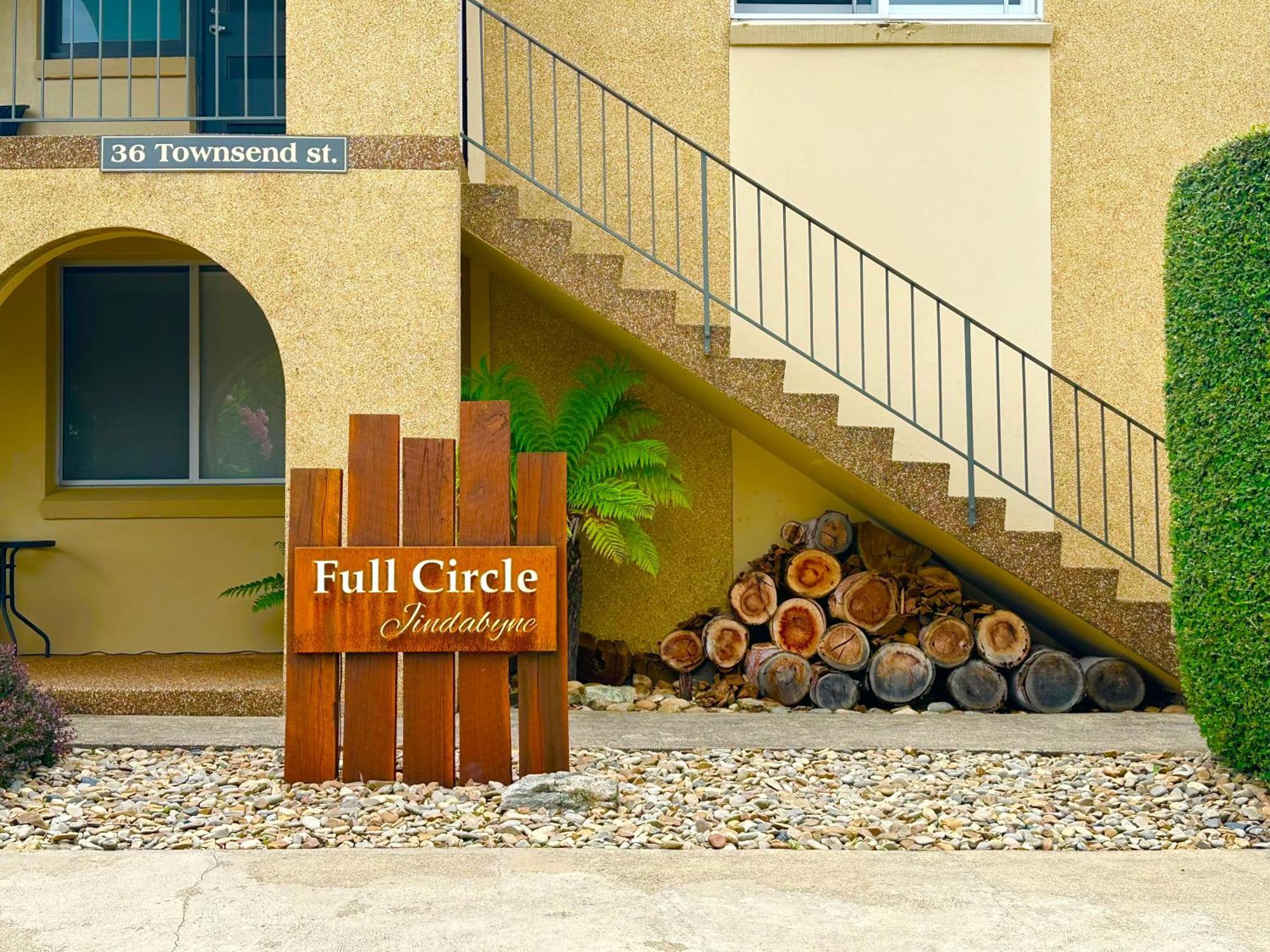Full Circle Apartments Jindabyne Bagian luar foto
